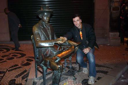 Estatua de Pessoa -- Joaquín Pereira