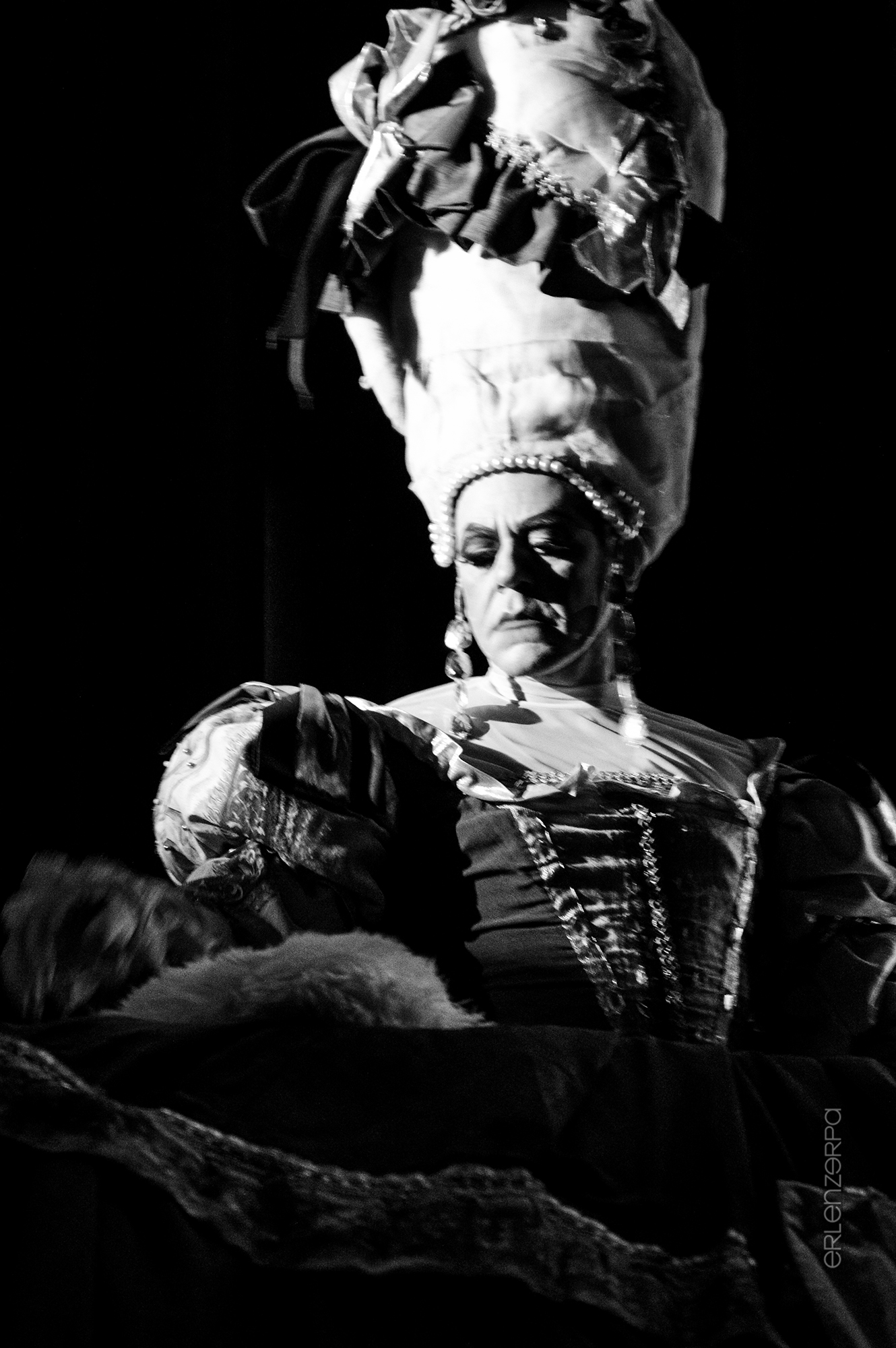 Miguel Issa Interpretando Motherginger en el Ballet El Cascanueces. Foto Erlen Zerpa