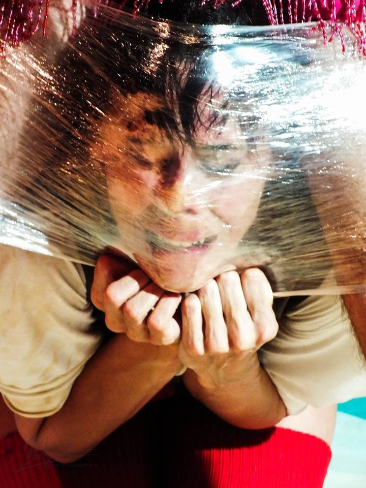 Obra de teatro "El Arte Dramático de las Bestias". Dirigida por Oswaldo Maccio. Fotografía: Shesaynne Moya. Obra de teatro "El Arte Dramático de las Bestias". Dirigida por Oswaldo Maccio. Fotografía: Shesaynne Moya.