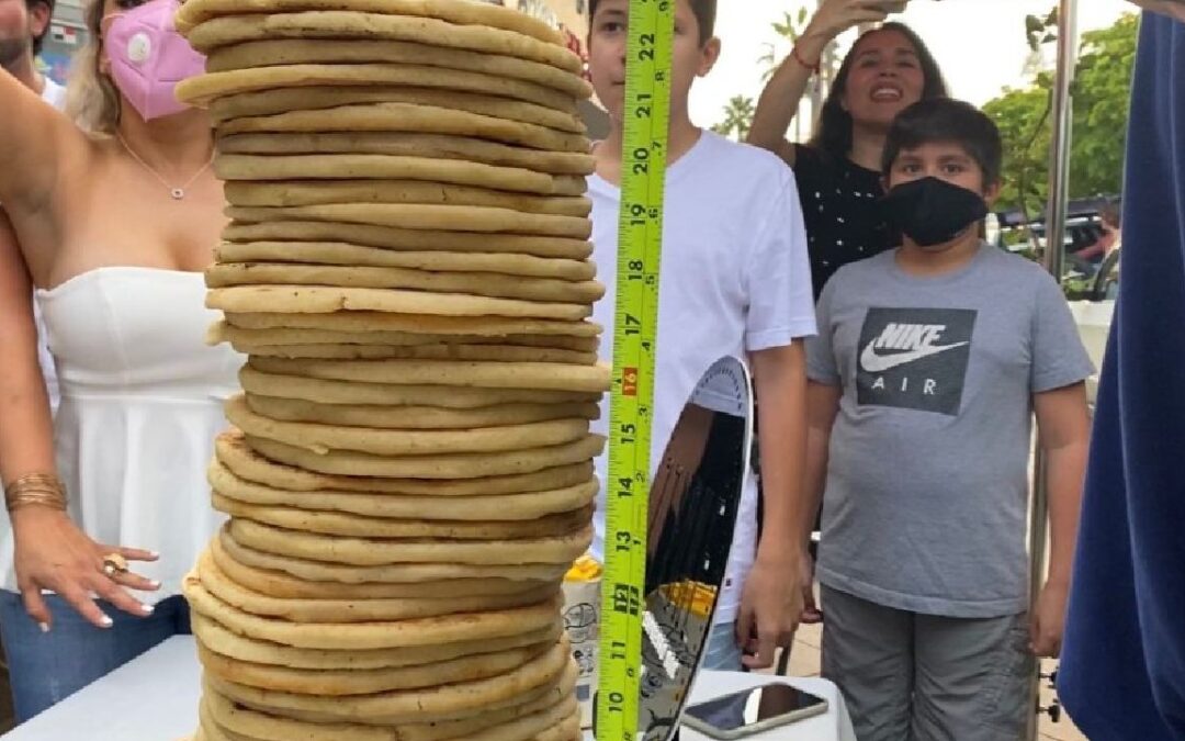 Batimos récord Guinness con la torre de arepas más alta del mundo