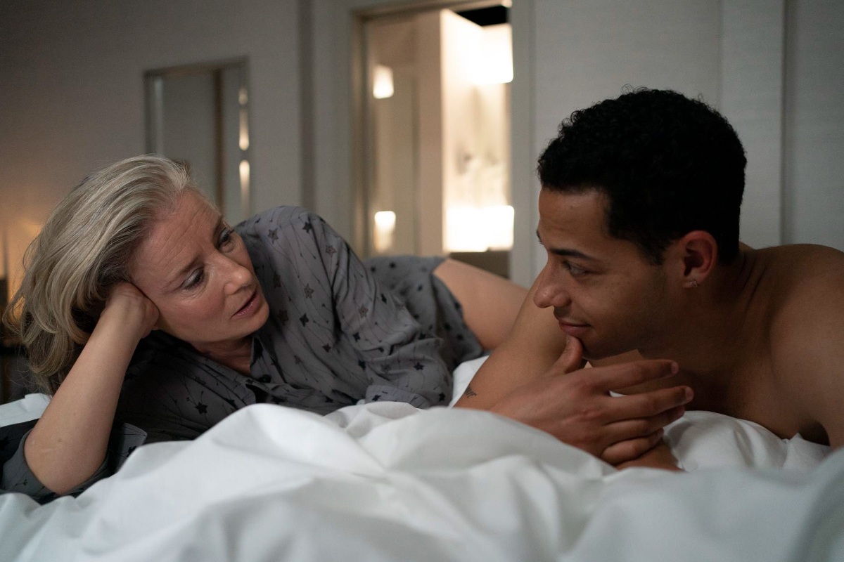 Emma Thompson y Daryl McCormac en Buena suerte Leo Grande
