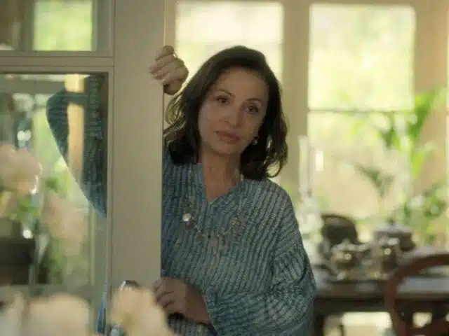 charis-maestro-in-blue-greek-tv-series-grandmother-of-clelia copia