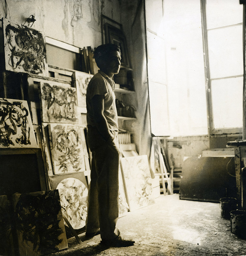 Oswaldo Vigas en su taller de la Rue Dauphine Paris 1963 copia