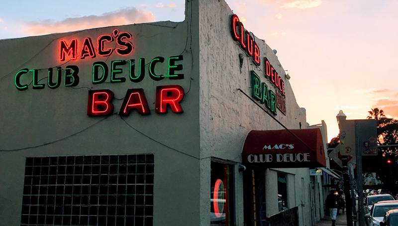 Mac’s Club Deuce copia