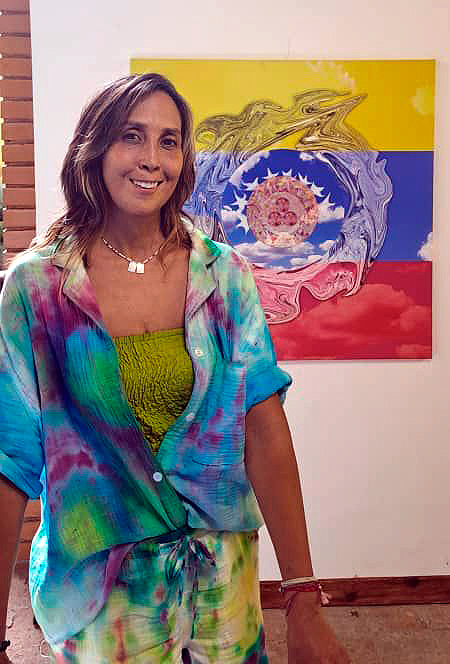 Silvia-Parra-junto-a-su-obra-Paz-para-La-Guaira copia