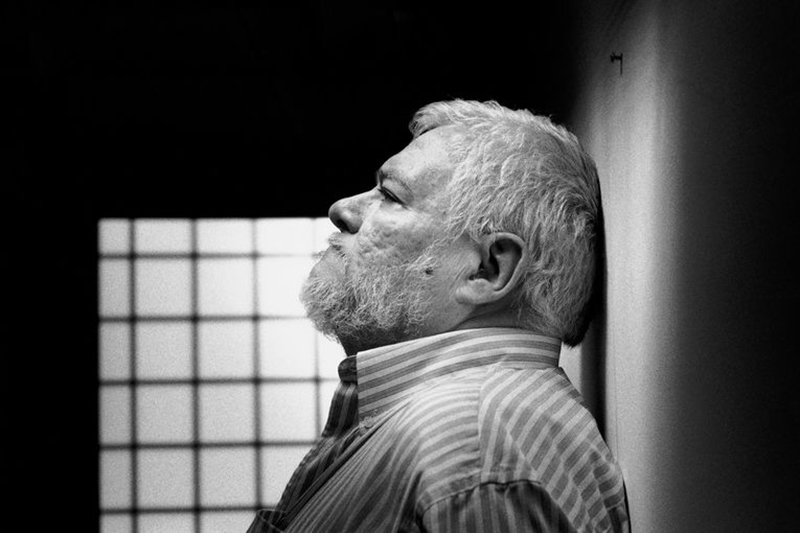 Armando Rojas Guardia - Fotografía por Lisbeth Salas • Archivo Fotografía Urbana copia